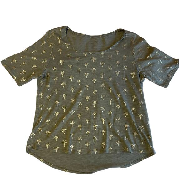 Chico’s The Ultimate Tee Olive Green Palm Tree Print Short Sleeve Size 1 (Med) - Picture 1 of 10